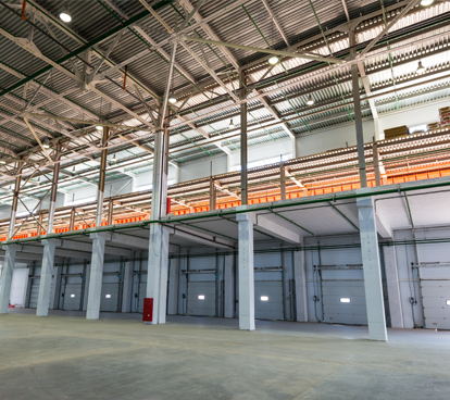 Le stockage sur mezzanine à poteaux